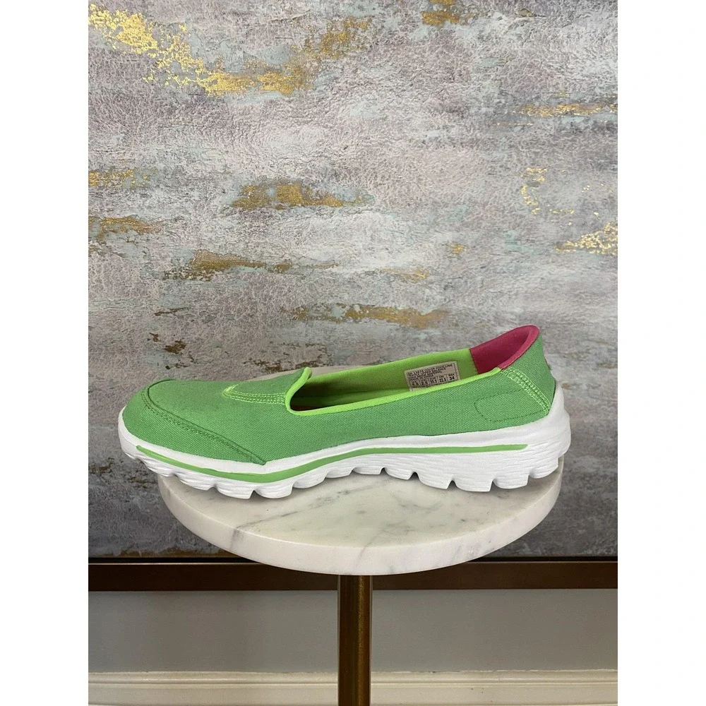 Skechers GOwalk 2 Shoes Womens Size 5.5 Green Slip On Walking Sneakers SN 13976
